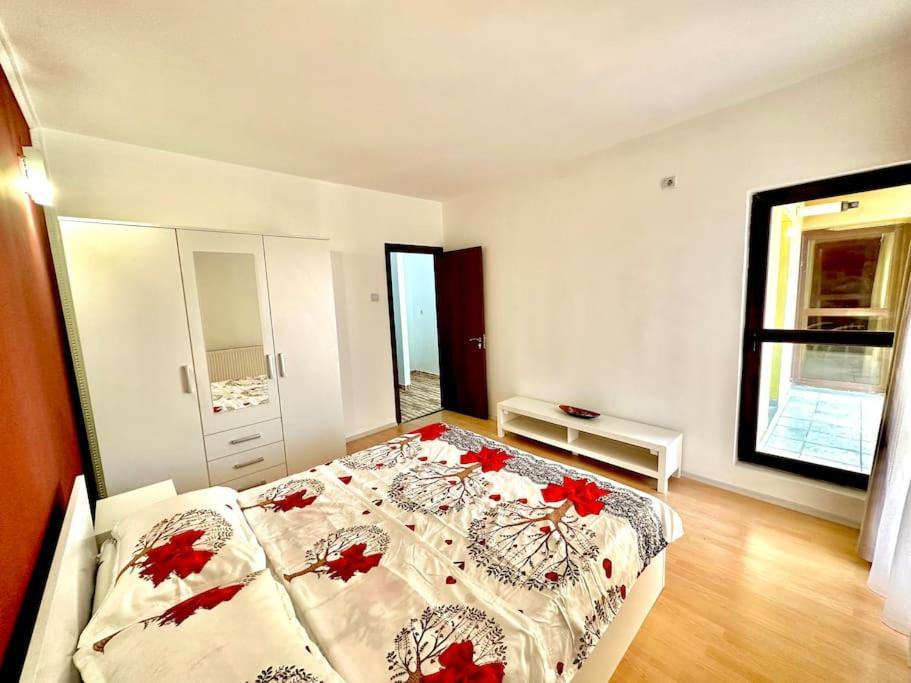 Apartament Novara 21 ไกรโอวา ภายนอก รูปภาพ