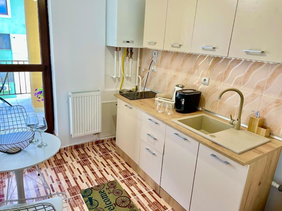 Apartament Novara 21 ไกรโอวา ภายนอก รูปภาพ